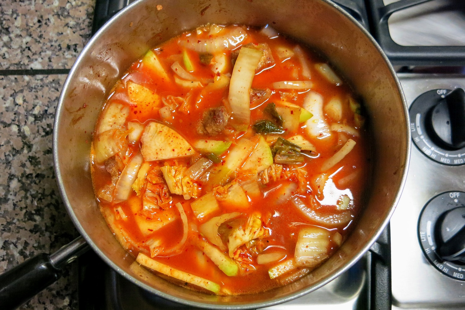 How to Make Delicious Kimchi Stew - 김치찌개 (Kimchi Jjigae) - Mountain